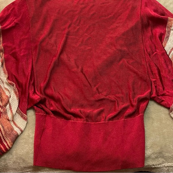 Bebe Top (flowy sleeves) - Picture 4 of 4